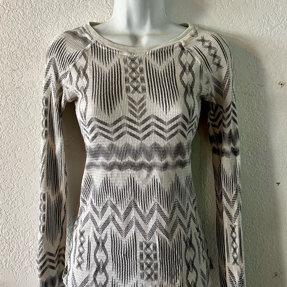 Athleta Black and White Geometric Long Sleeve Dress